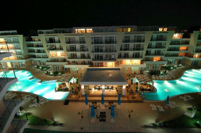 Apartament Grand Kamelia Apartment ซันนีบีช ภายนอก รูปภาพ