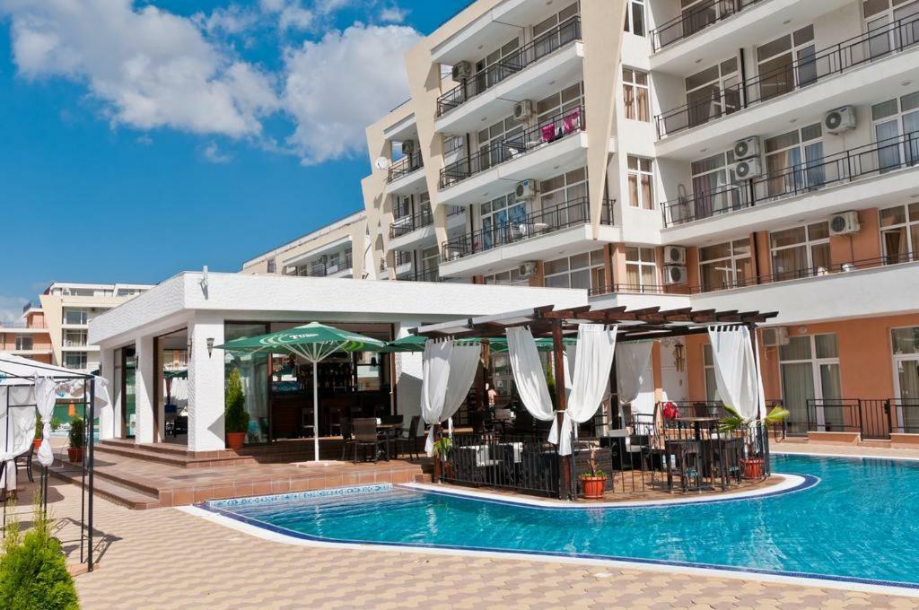 Apartament Grand Kamelia Apartment ซันนีบีช ภายนอก รูปภาพ
